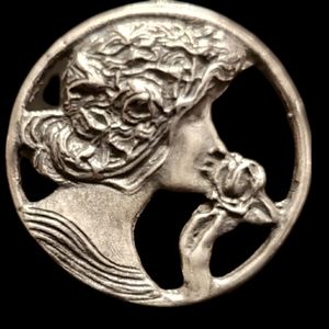 Antique Art Nouveau lady w/flower pendant or pin 😍🥰